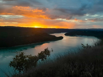 Coucher de soleil sur le lac de Vouglans